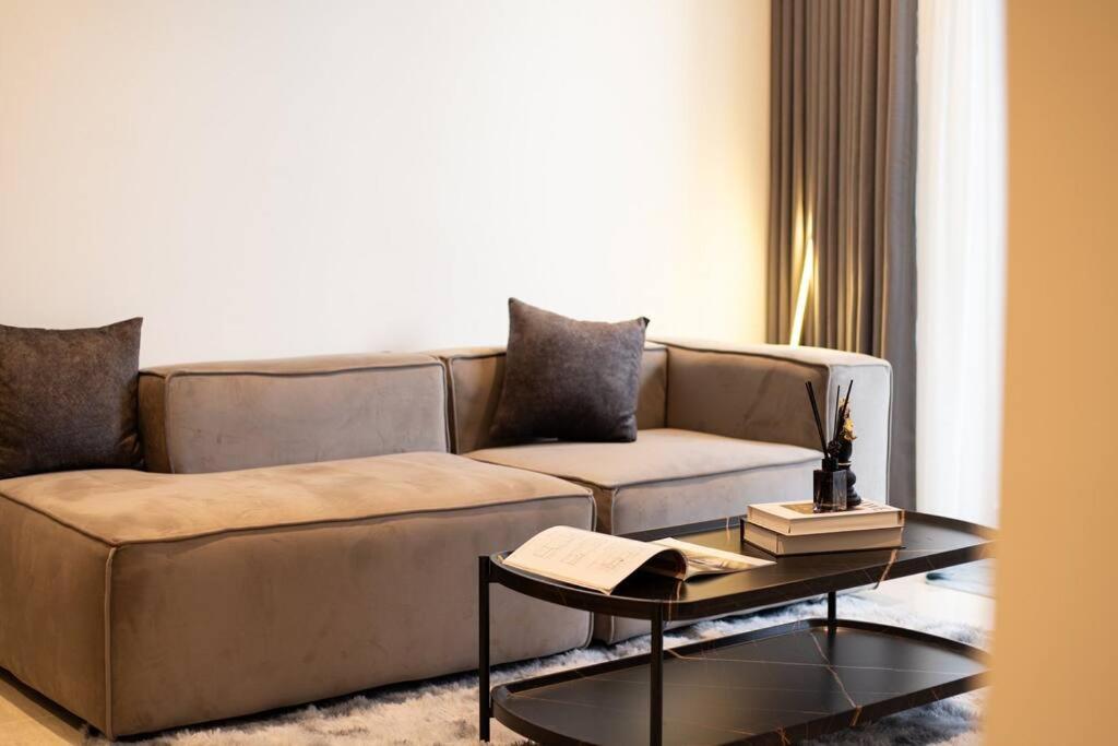 Opera 2pn Metropole Quan 2 View Song Pool Gym Căn hộ TP. Hồ Chí Minh
